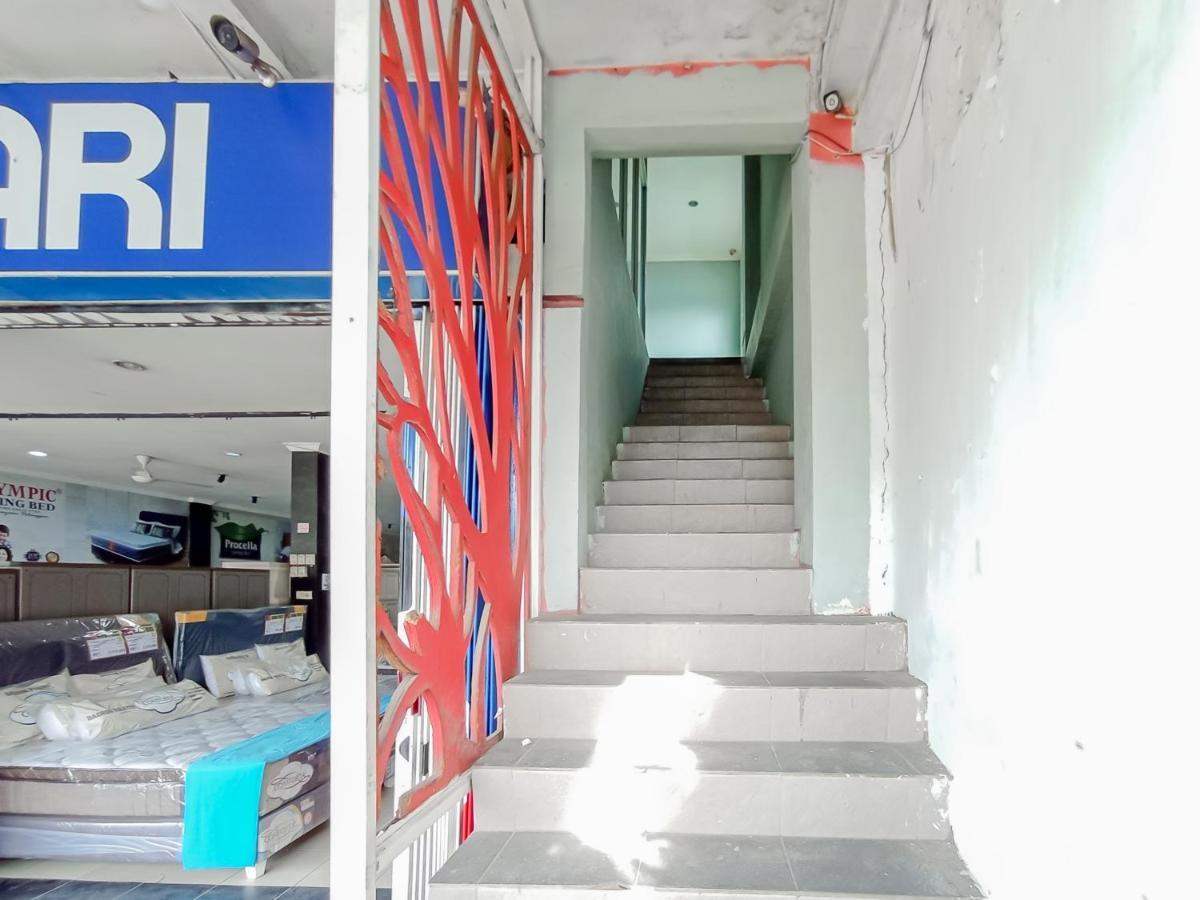 Reddoorz Syariah Near Q-Mall Banjarbaru Martapura  المظهر الخارجي الصورة