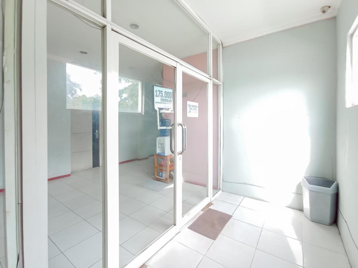 Reddoorz Syariah Near Q-Mall Banjarbaru Martapura  المظهر الخارجي الصورة
